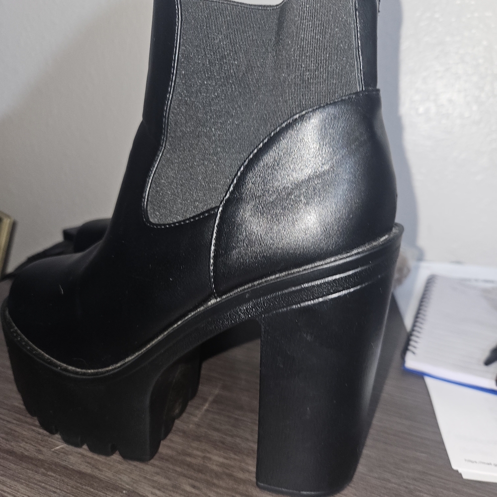 Elegant Black Heeled Boots